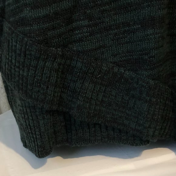 WARM SWEATER WITH RUFFLES ONE OF THE SIDES ON THE BOTTOM.  NWT SIZE PXL - Picture 4 of 8